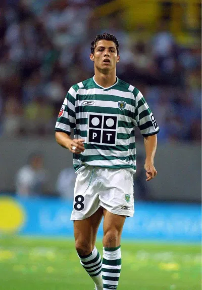 Ronaldo bắt đầu chơi bóng tại CLB Sporting Lisbon (Ảnh: Internet). Ronaldo bắt đầu chơi bóng tại CLB Sporting Lisbon (Ảnh: Internet).