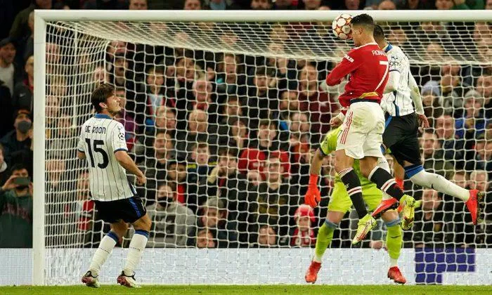 Ronaldo có thể ghi bàn mọi lúc mọi nơi (Ảnh: Internet). Ronaldo có thể ghi bàn mọi lúc mọi nơi (Ảnh: Internet).