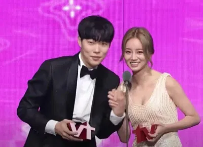 Ryu Jun Yeol & Hyeri một trong những cặp đôi đẹp của làng giải trí Hàn Quốc. (Nguồn: Internet)