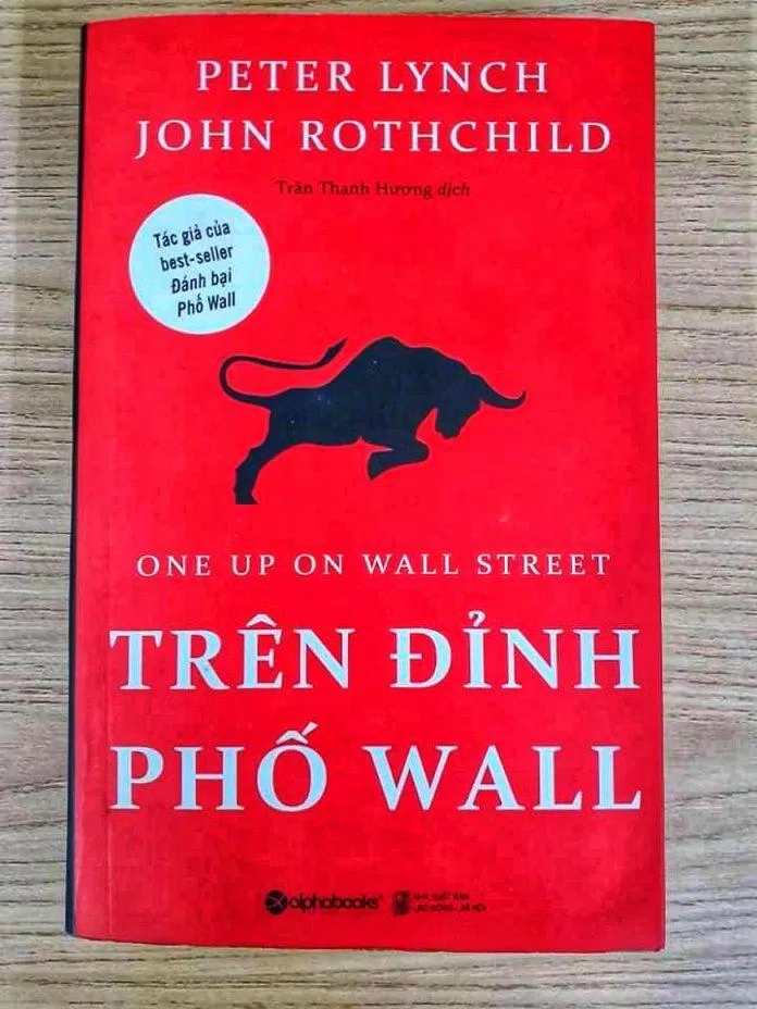 Bìa cuốn sách Trên đỉnh phố Wall. (ảnh: BlogAnChoi)