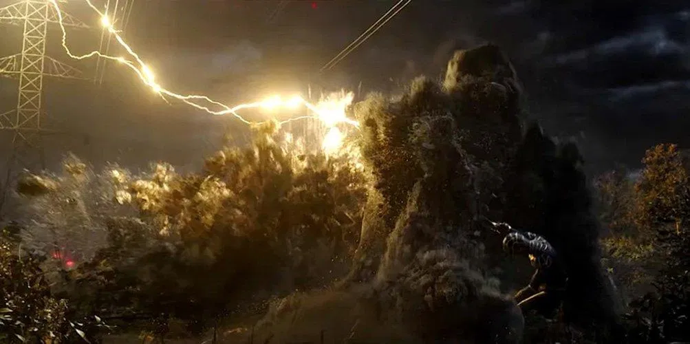 Sandman bảo vệ Spider-Man trước đòn tấn công của Electro (Ảnh: Internet)