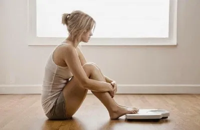 Sụt cân không kiểm soát tiềm ẩn nhiều nguy cơ tiêu cực tới sức khoẻ. (Ảnh: Internet) Sụt cân không kiểm soát tiềm ẩn nhiều nguy cơ tiêu cực tới sức khoẻ. (Ảnh: Internet)