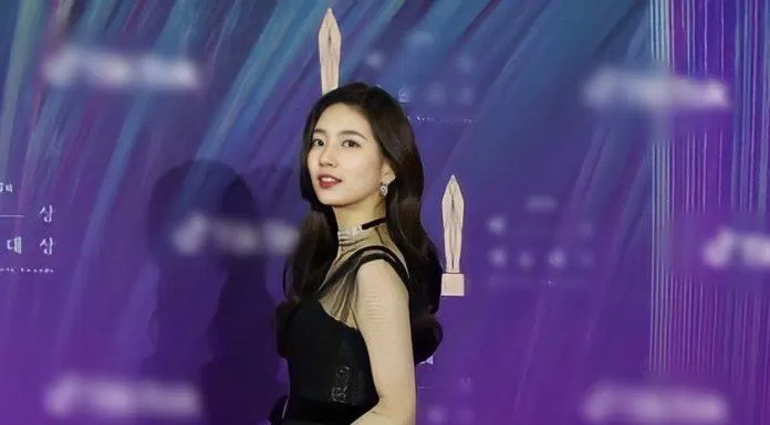 Suzy thường chọn những kiểu đầm dài nền nã nhưng vẫn đủ lộng lẫy để cô toả sáng trên thảm đỏ (Nguồn: Internet)