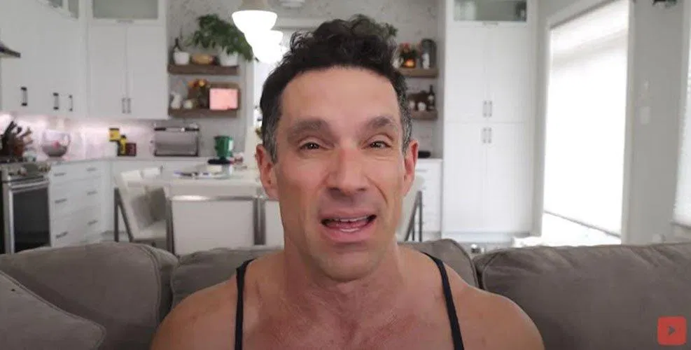 VĐV thể hình Greg Doucette người nghi ngờ Kim Jong Kook sử dụng chất cấm. (Ảnh: Internet). VĐV thể hình Greg Doucette người nghi ngờ Kim Jong Kook sử dụng chất cấm. (Ảnh: Internet).