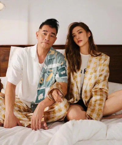 Cuộc sống gia đình viên mãn nhất nhì trong số dàn sao Hong Kong năm ấy của Trần Tiểu Xuân (Nguồn: Internet). Cuộc sống gia đình viên mãn nhất nhì trong số dàn sao Hong Kong năm ấy của Trần Tiểu Xuân (Nguồn: Internet).