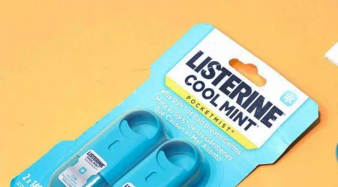 Xịt thơm miệng Listerine Cool Mist (Ảnh: Internet).