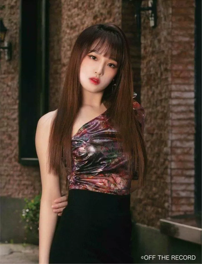 Yena (IZ*ONE) thần tượng K-Pop thế hệ thứ ba thống trị các chương trình truyền hình thực tế. (Nguồn: Internet)