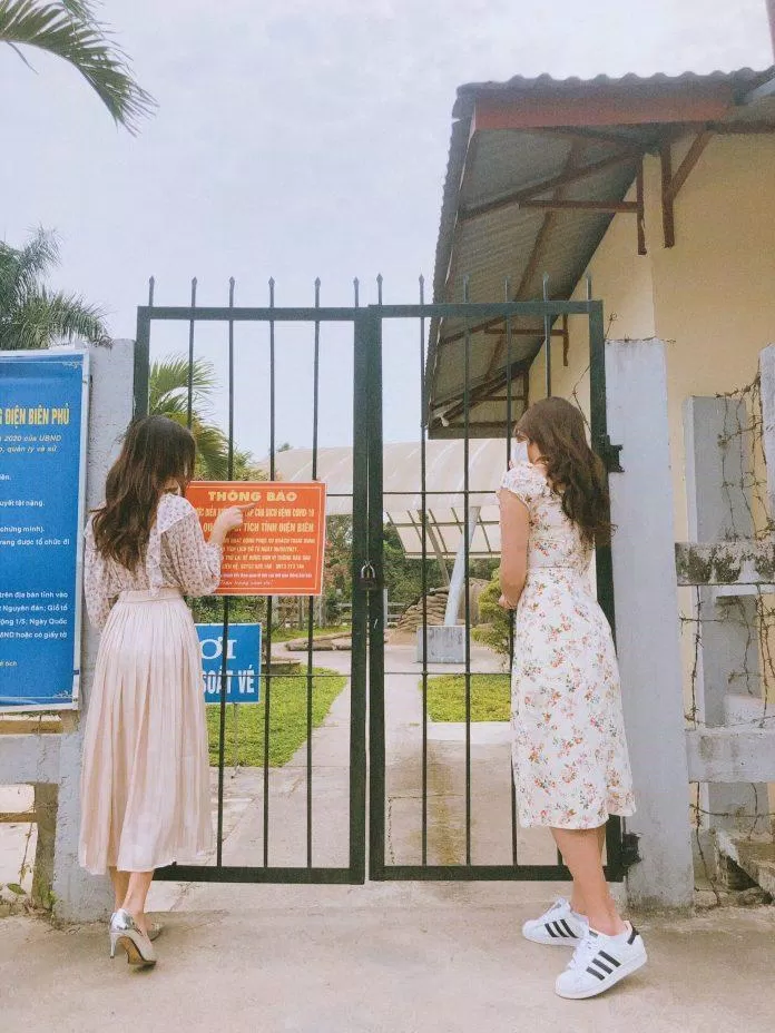 Cổng vào di tích hầm Đờ Cát (Nguồn: minhlakhenh). Cổng vào di tích hầm Đờ Cát (Nguồn: minhlakhenh).