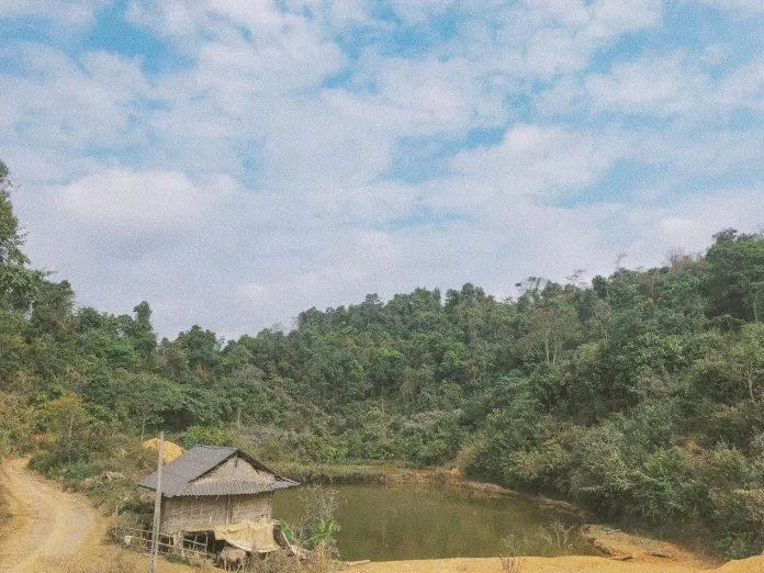 Đường vào khu vực hồ Pá Khoang (Nguồn: Ngân Hà). Đường vào khu vực hồ Pá Khoang (Nguồn: Ngân Hà).