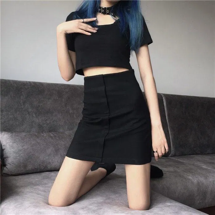 Croptop mix cùng váy ôm cực chát, cực sành điêu ( Ảnh: internet)