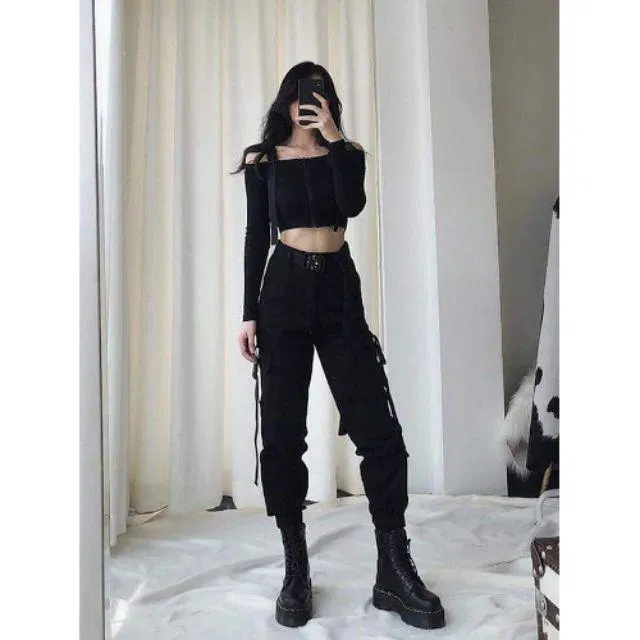 Croptop tay dài mix cùng em jogger cá tính, mạnh mẽ ( Ảnh: internet)