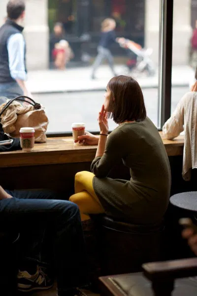 Tôi thích yên lặng lắng nghe và quan sát mọi người (Ảnh: Internet). Tôi thích yên lặng lắng nghe và quan sát mọi người (Ảnh: Internet).