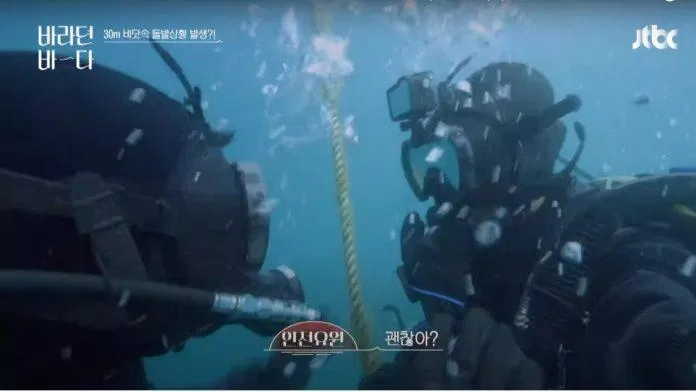 Lee Dong Wook, Kim Go Eun đi lặn biển nhặt rác trong Sea Of The Hope (Ảnh: Intetnet)