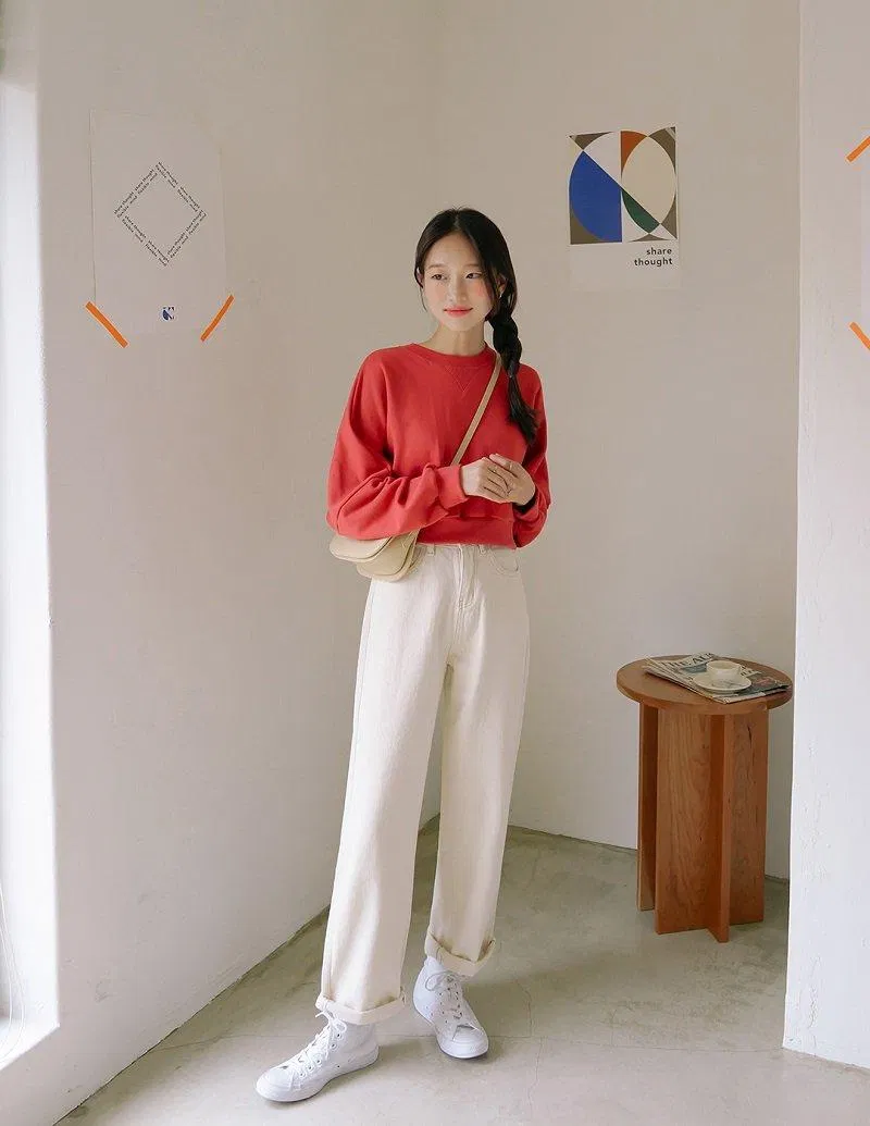 2- Phối đồ với áo sweater cùng quần baggy cực trẻ trung, năng động ( Ảnh: internet) 2- Phối đồ với áo sweater cùng quần baggy cực trẻ trung, năng động ( Ảnh: internet)