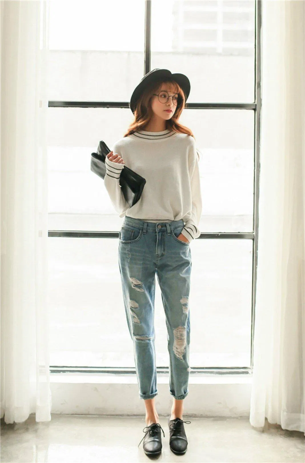 3- quần baggy phối với áo sweater, trẻ trung, tươi mới ( Ảnh: internet)