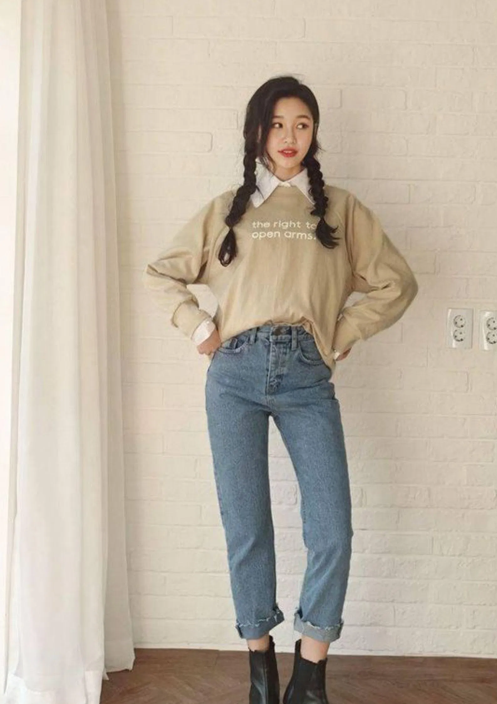 5- Quần jeans phối với áo sweater, cá tính, trẻ trung ( Ảnh: internet)
