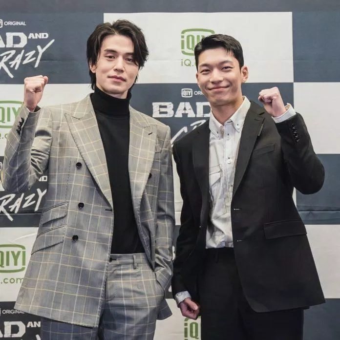 Lee Dong Wook và Wi Ha Joon tại buổi họp báo 'Mad Hero' 2021  Ngày 13 tháng 12  (Ảnh: Internet).