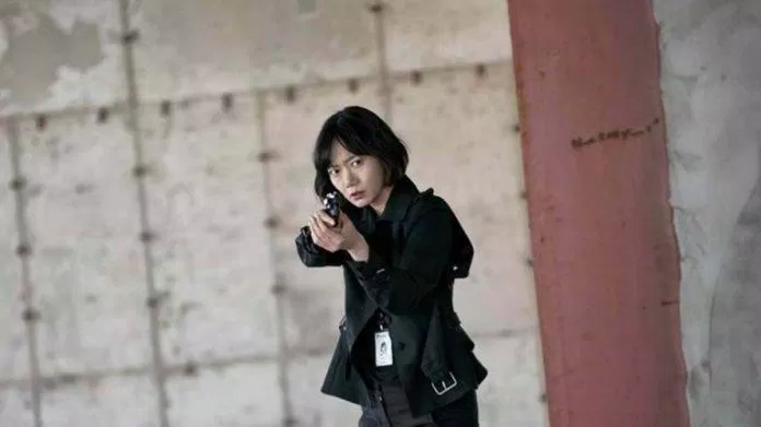 Tạo hình cực ngầu của Bae Doona trong bộ phim Stranger. (Nguồn: Internet)