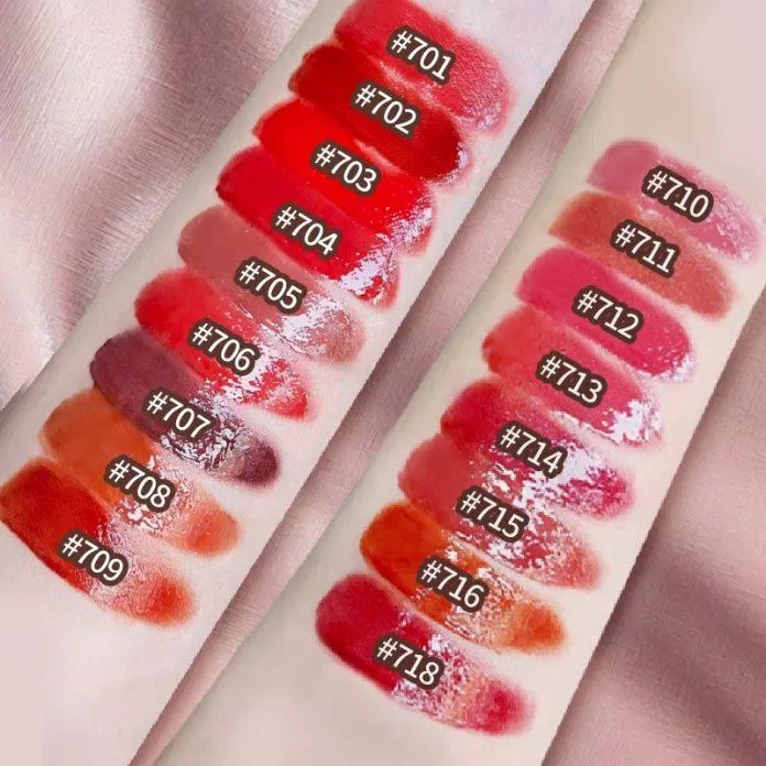 Đôi môi sẽ trở nên căng mọng và ngọt ngào nếu có thêm một lớp son bóng Colorkey( Nguồn: Internet) Đôi môi sẽ trở nên căng mọng và ngọt ngào nếu có thêm một lớp son bóng Colorkey( Nguồn: Internet)