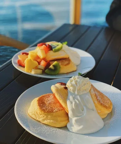 Món pancake trái cây tươi hấp dẫn. (Nguồn: Internet) Món pancake trái cây tươi hấp dẫn. (Nguồn: Internet)