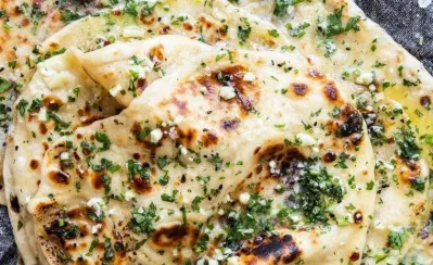 Naan - Bánh mì dẹt không thể bỏ lỡ tại Ấn Độ (Nguồn: Internet)