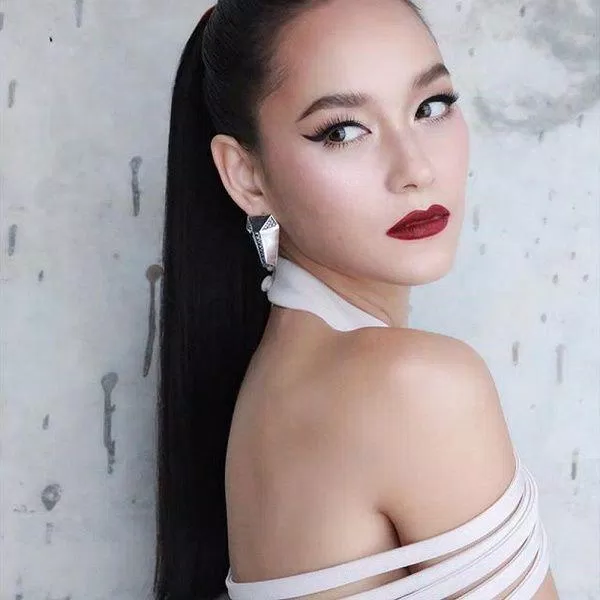 Nữ diễn viên với chiều cao vượt trội, thân hình nóng bỏng và đường nét gương mặt thanh thoát chuẩn gái Thái (Nguồn: Internet) Nữ diễn viên với chiều cao vượt trội, thân hình nóng bỏng và đường nét gương mặt thanh thoát chuẩn gái Thái (Nguồn: Internet)