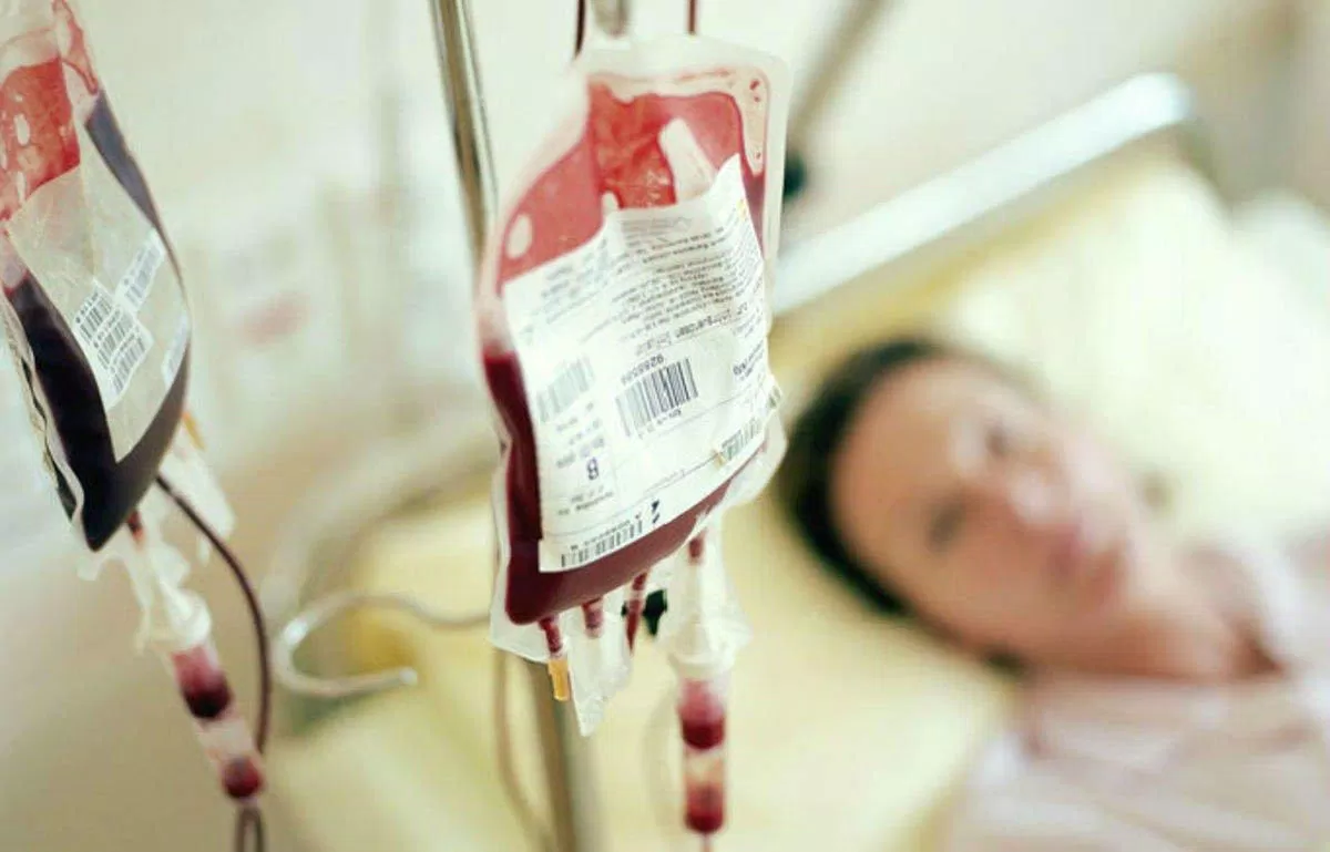 Người bệnh có thể được truyền các chế phẩm máu chứa yếu tố đông máu (Ảnh: Internet).