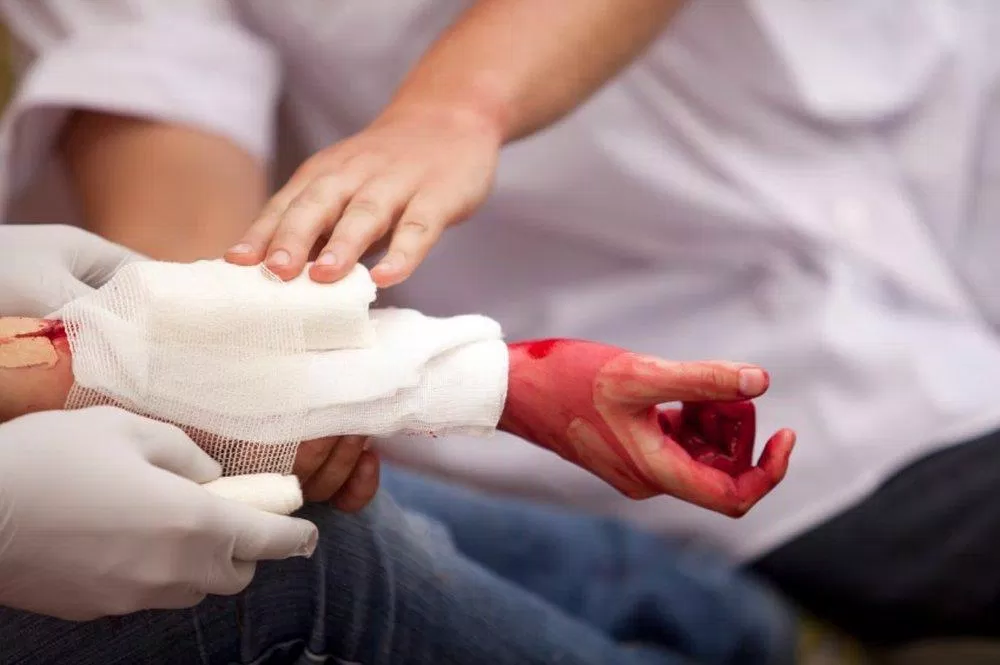 Cần làm gì để tránh bị chảy máu? (Ảnh: Internet).