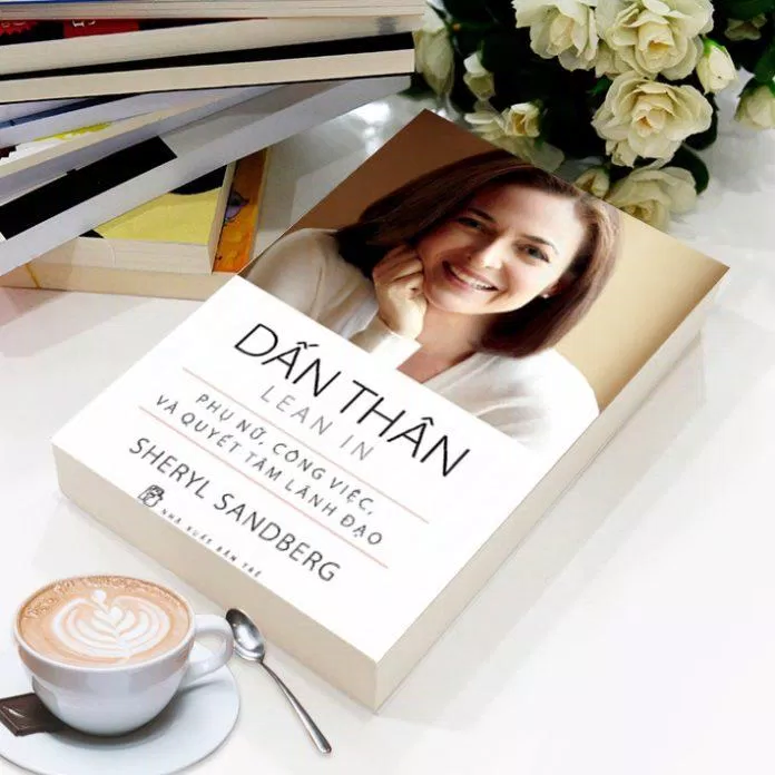 Bìa sách "Dấn thân". (Ảnh: Internet) Bìa sách "Dấn thân". (Ảnh: Internet)