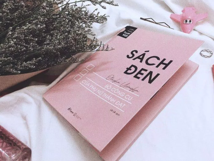Bìa sách được trang trí nhẹ nhàng và hút mắt. (Nguồn: Internet) Bìa sách được trang trí nhẹ nhàng và hút mắt. (Nguồn: Internet)