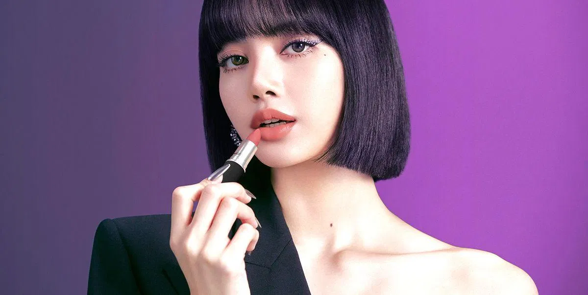 Lisa x MAC (Ảnh: Internet).