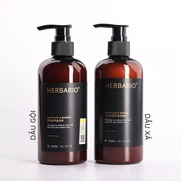 Le shampooing et revitalisant Herbario a une conception robuste sous la forme d'un bouton-poussoir pratique (source : Internet).
