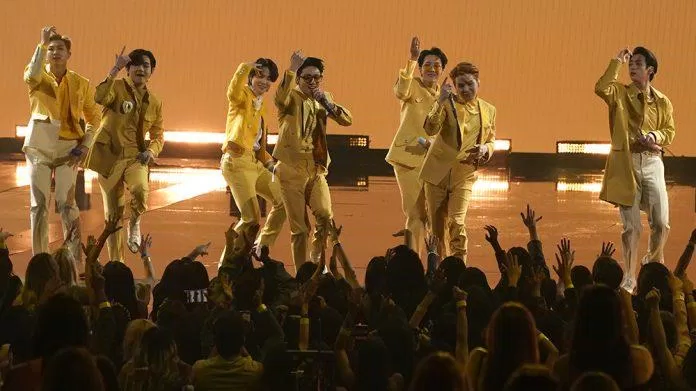 BTS đã biểu diễn ca khúc "Butter" tại AMAs vào ngày 21 tháng 11 năm 2021 ở Los Angeles.  (Ảnh: Internet)