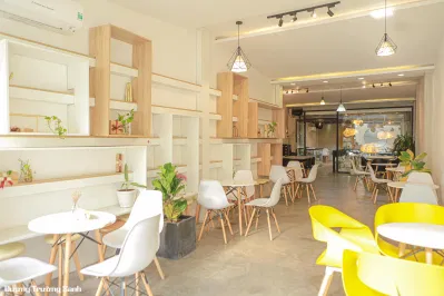 Vào buổi sáng, không gian quán còn đẹp hơn cả buổi tối (Nguồn: Dương Trường Sanh).
