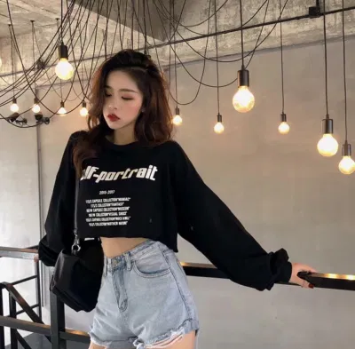 croptop tay dài mix cùng quần short trẻ trung, mới mẻ ( Ảnh: internet)