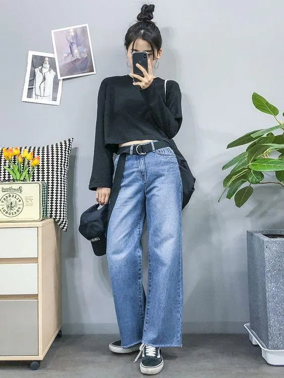 croptop tay dài mix cùng quần baggy năng động, trẻ trung ( Ảnh: internet)