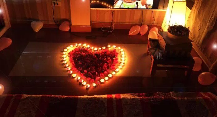 Trang trí lãng mạn theo yêu cầu của khách hàng - Ảnh: Cafe Phim Memoria Trang trí lãng mạn theo yêu cầu của khách hàng - Ảnh: Cafe Phim Memoria