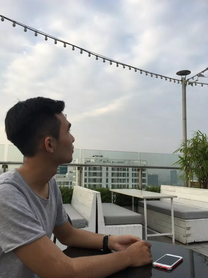Một góc của Trill Rooftop Cafe (Ảnh: BlogAnChoi)