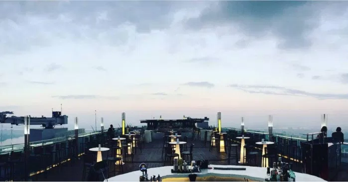 Khung cảnh Top of Hanoi (Ảnh: BlogAnChoi)