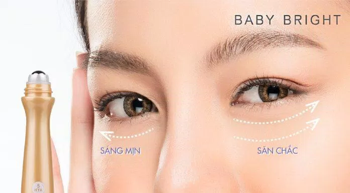 Sử dụng cây lăn mắt Baby Bright Eye Roller Serum theo chuyển động tròn từ trong ra ngoài để tăng hiệu quả săn chắc cho vùng da mắt (Nguồn: internet)