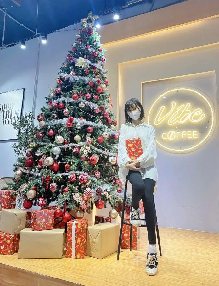 Bạn trẻ check-in tại quán (Nguồn: Vibe Coffee) Bạn trẻ check-in tại quán (Nguồn: Vibe Coffee)