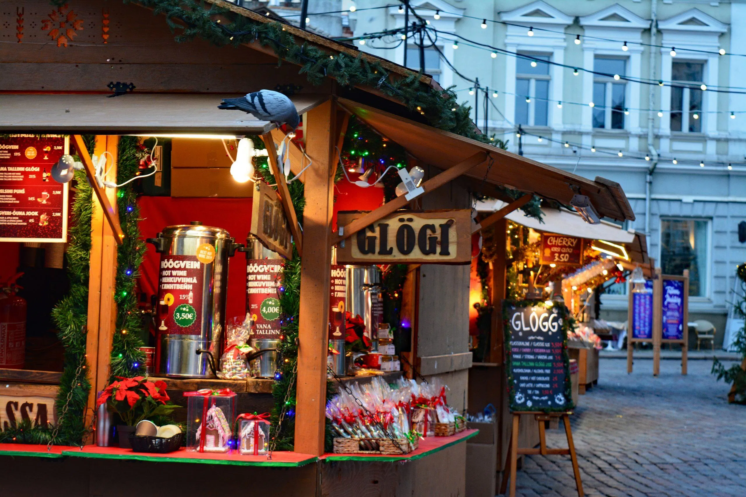 Một gian hàng tại chợ Giáng Sinh Tallinn (Ảnh: Internet). Một gian hàng tại chợ Giáng Sinh Tallinn (Ảnh: Internet).