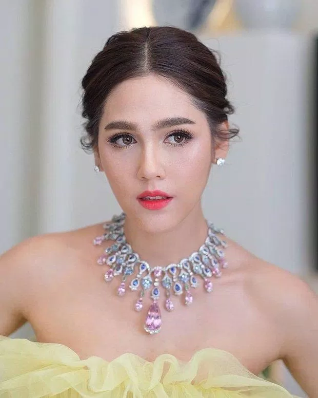 “Phạm Băng Băng của Thái Lan” sở hữu tất cả mọi thứ mà bao nhiêu cô gái hằng mong ước (Nguồn: Internet). “Phạm Băng Băng của Thái Lan” sở hữu tất cả mọi thứ mà bao nhiêu cô gái hằng mong ước (Nguồn: Internet).