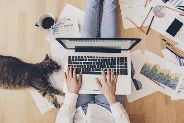 Đối với cá nhân mình, "Work From Home" đã đem đến cho mình sự linh hoạt và tự chủ trong cuộc sống, điều mà mình sẽ không thể nào tìm thấy ở những công việc văn phòng (Ảnh: Internet) Đối với cá nhân mình, "Work From Home" đã đem đến cho mình sự linh hoạt và tự chủ trong cuộc sống, điều mà mình sẽ không thể nào tìm thấy ở những công việc văn phòng (Ảnh: Internet)