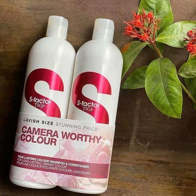 Dầu gội TIGI S Factor Camera Worthy Color giúp tóc bền màu hơn (Nguồn: internet)