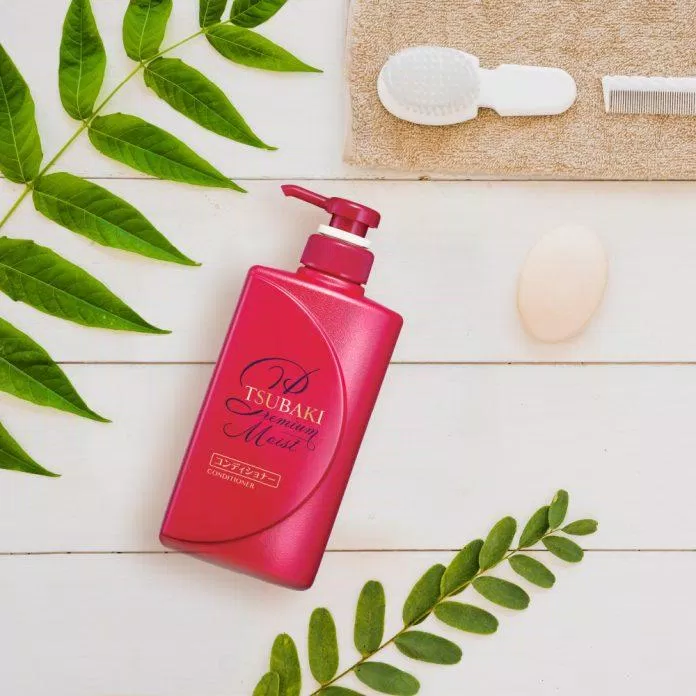 Dầu xả Tsubaki Premium Moist dưỡng tóc bóng mượt (Nguồn: Internet)