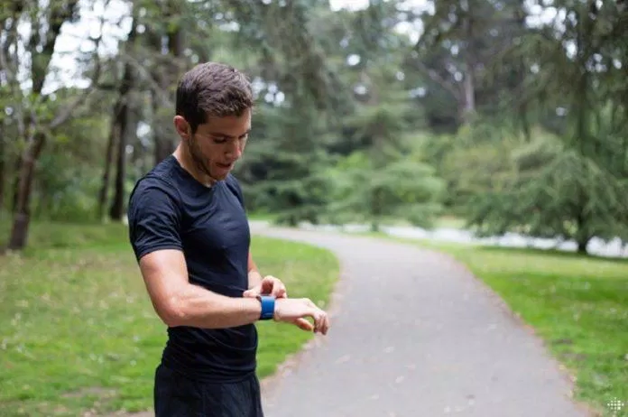 Fitbit chỉ giúp theo dõi tập thể dục chứ không thể thay đổi bản tính của người dùng (Ảnh: Internet).