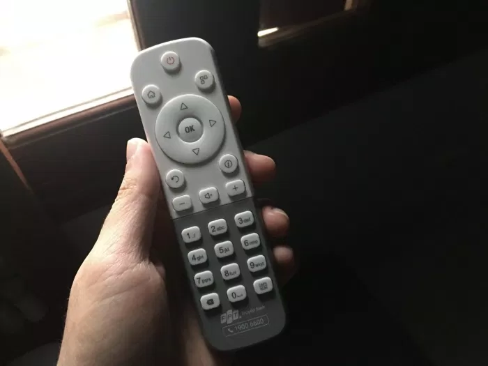 Điều khiển của FPT TV 4K FX6 (Ảnh: BlogAnChoi) Điều khiển của FPT TV 4K FX6 (Ảnh: BlogAnChoi)