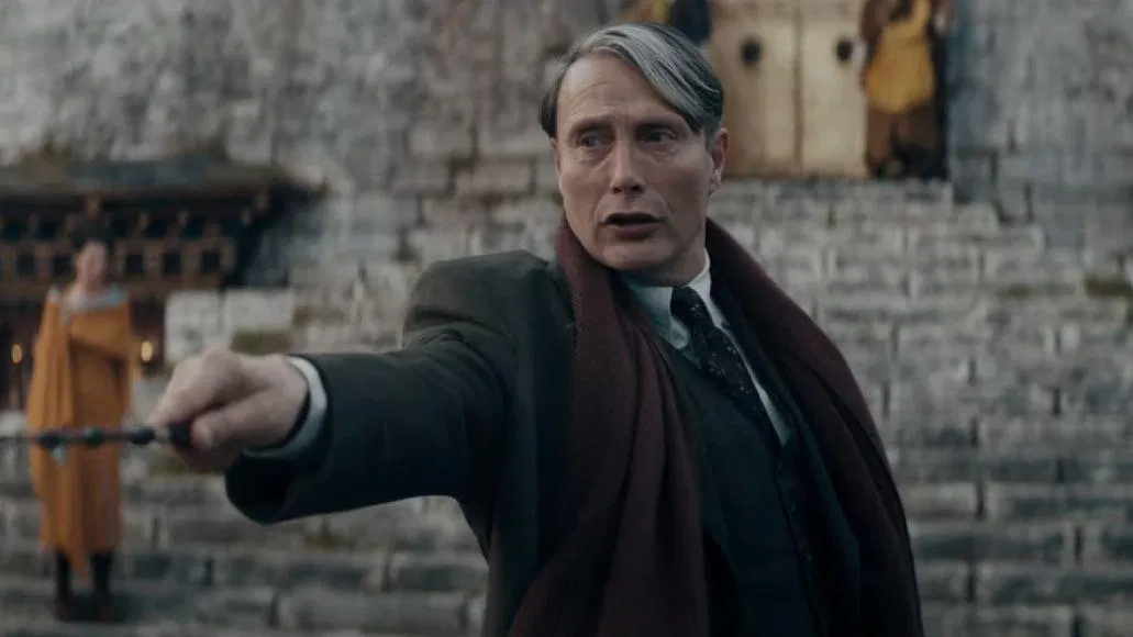 Tạo hình chính thức của Grindelwald do Mads Mikkelsen thủ vai. (Ảnh: Internet)