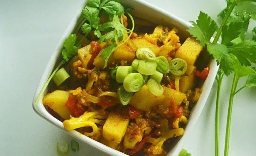 Đặc trưng của món Ấn Độ là món Aloo Gobi - Khoai tây và súp lơ (Nguồn: Internet)